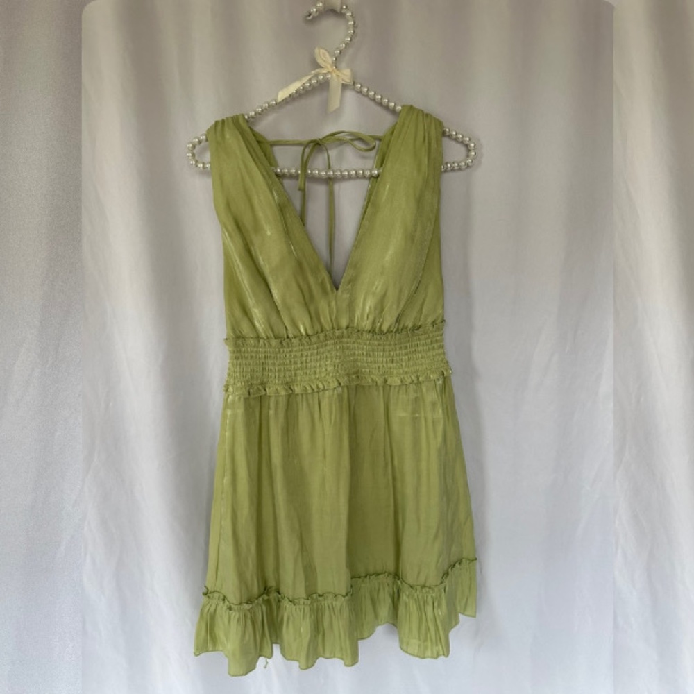 Green V-neck Slimming Scrunch Waistband Mini Dress 
size: Medium